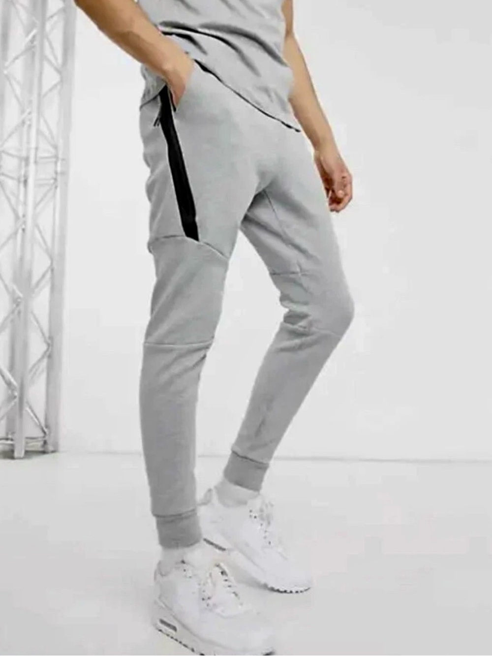 Nike Tech Fleece Joggers Grey Black Zipper Pocket Sweatpants Size M 805162-063